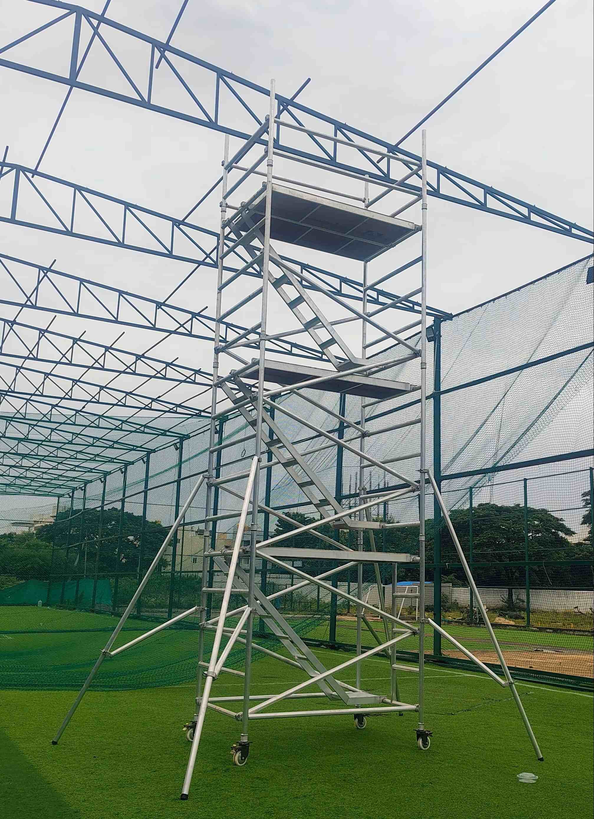 5.68m scaffolding for event tent roof fixing(1).jpg