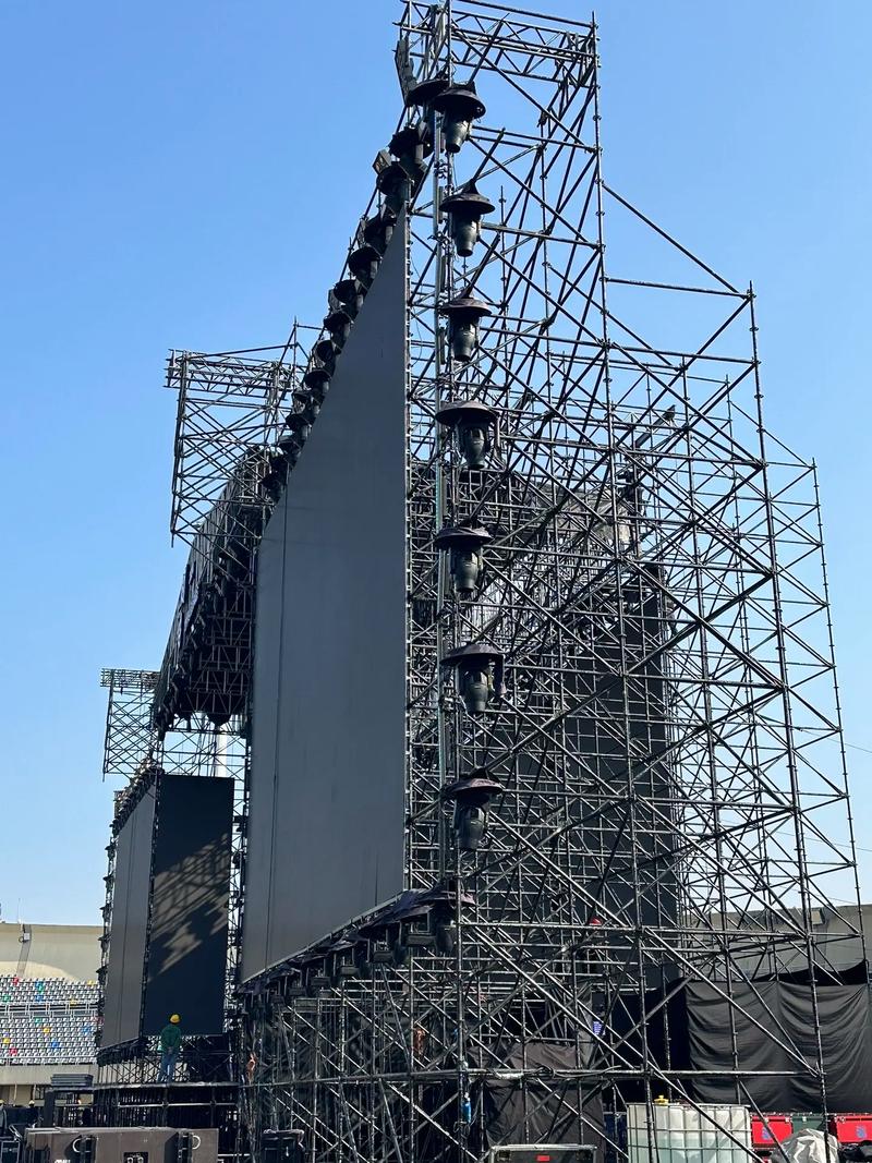 ringlock system for outdoor concert