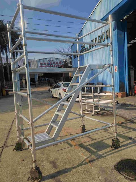 aluminum mobile scaffolding with step stairs.jpg