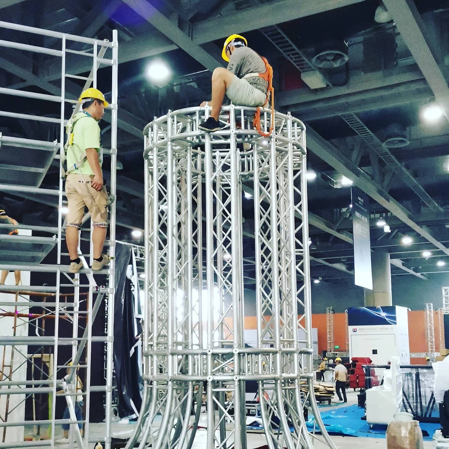 4m mobile scaffolding for exhibition installation.jpg